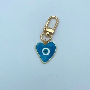 BLUE EYE HEART D RING KEYCHAIN